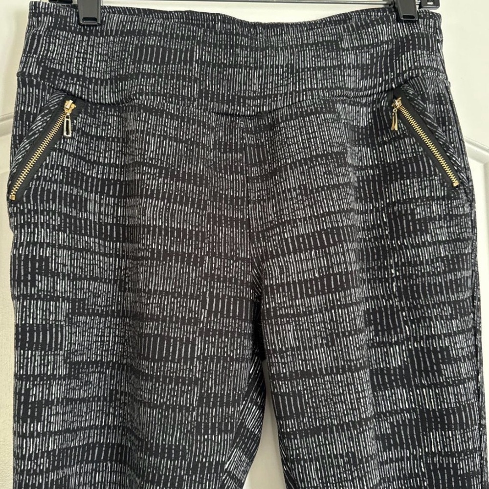 Yado Black and Gray Patterned Pull-on cropped leggings size Large - Picture 2 of 5